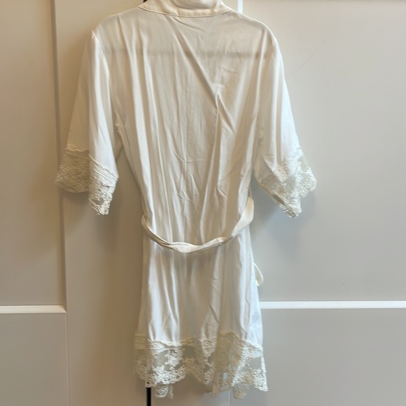 Girl’s Robe 😴 - Picture 3 of 3